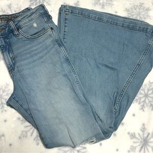 Wrangler Retro Trumpet Flare Bellbottom distressed knees